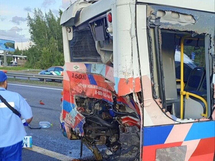 Полиция возбудила уголовное дело из-за ДТП с автобусом и фурой на трассе «Кола»