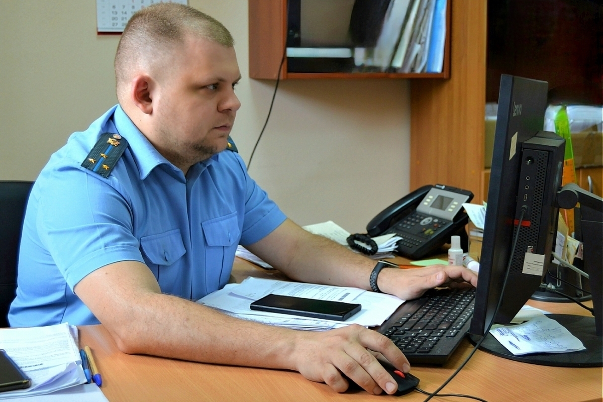 Приставы взыскали с самарца 40 тысяч рублей за нападение на полицейского