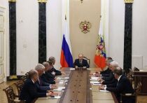 Вопросы региональной безопасности обсудил президент России Владимир Путин с постоянными членами Совета безопасности в ходе совещания, которое состоялось в пятницу, 8 августа