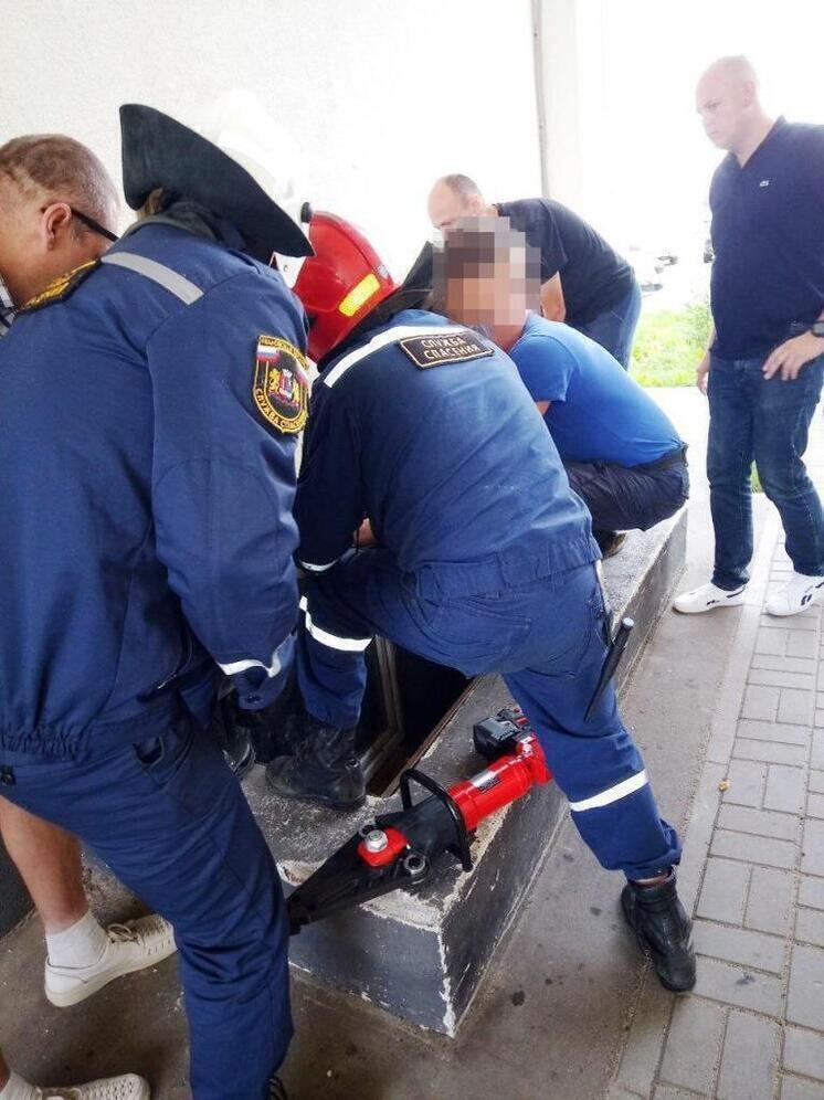 Во дворе Иванова нога маленькой девочки попала в ловушку