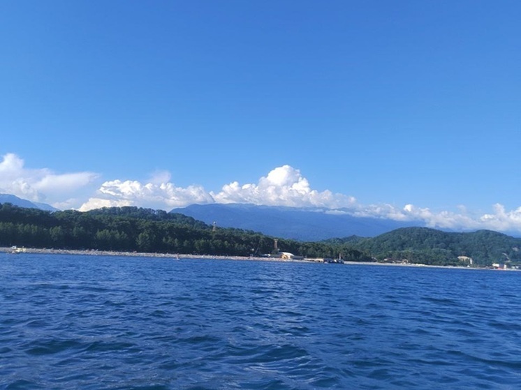 Отдыхающих уводят с пляжей в Сочи из-за атаки беспилотников