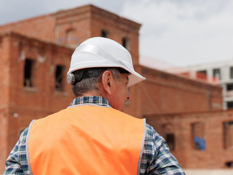 10 августа в России отмечают День строителя и День гиревого спорта