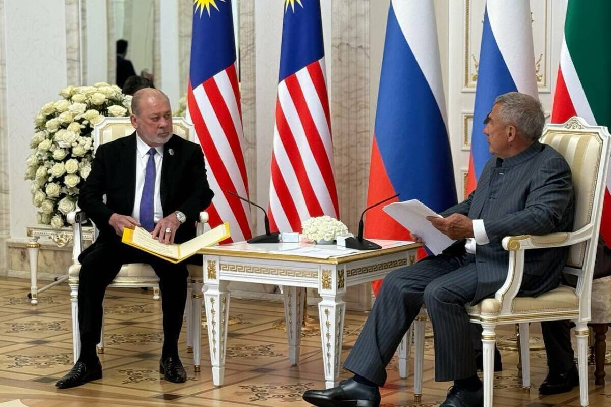 Верховный правитель Малайзии прибыл в Казанский Кремль на Aurus