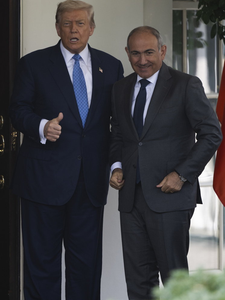 Пашинян и Алиев парафировали армяно-азербайджанский мирный договор