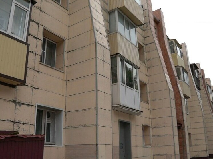 Камчатские власти проверяют поврежденные землетрясением дома