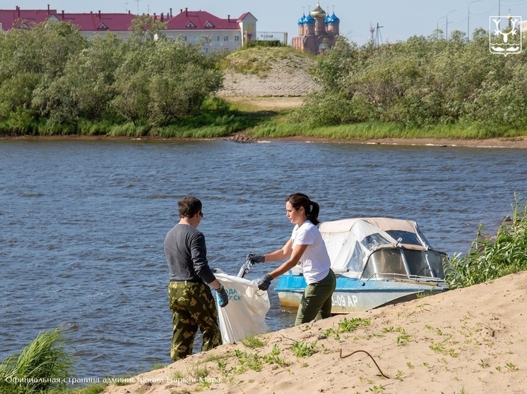  Сотрудники муниципалитета Нарьян-Мара приняли участие в акции «Чистые берега»