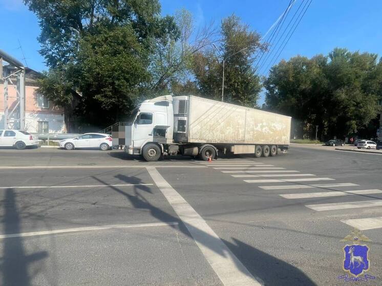 В Кировском районе Самары в 9 утра 8 августа фура сбила 65-летнего пешехода