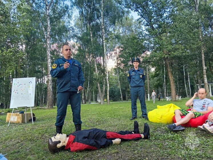 МЧС и власти Суворовского района обучили подростков спасать жизни