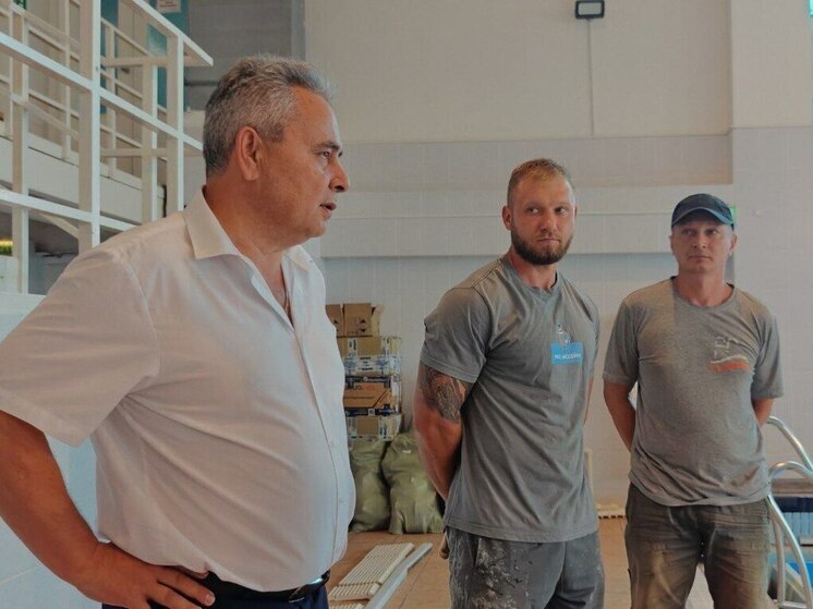 Костромские ремонты: Алексей Смирнов проинспектировал ремонт бассейна «Заволжье»