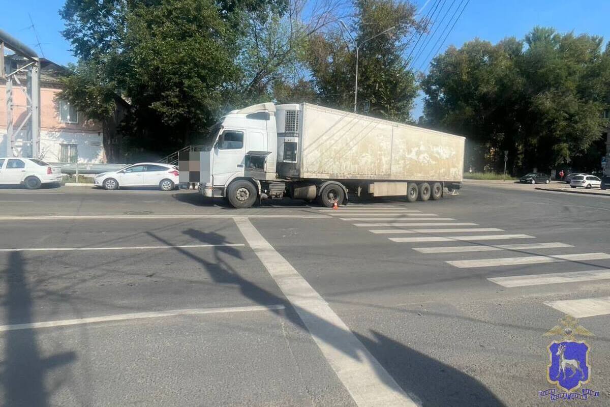 В Кировском районе Самары в 9 утра 8 августа фура сбила 65-летнего пешехода