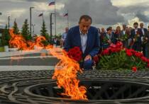 День окончания Ленинградской битвы, самой долгой битвы Великой Отечественной войны, впервые в этом году отмечают не только жители Петербурга и Ленобласти, но и вся страна. В марте 2025 года было внесено изменение в статью 1 Федерального закона «О днях воинской славы и памятных датах России». Таким образом был установлен еще один день воинской славы России: 9 августа — День окончания Ленинградской битвы (1944 год).