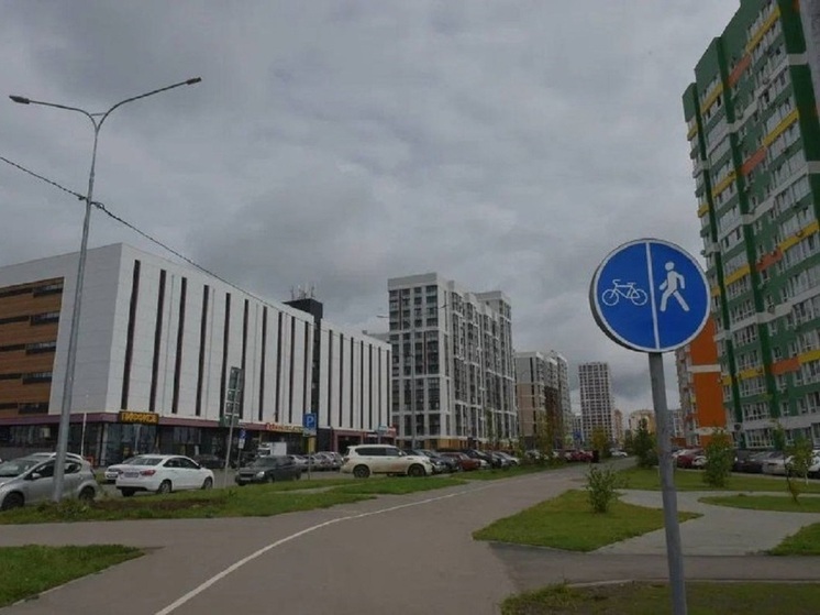 В Барнауле открыли движение по новой автодороге на Багряной улице