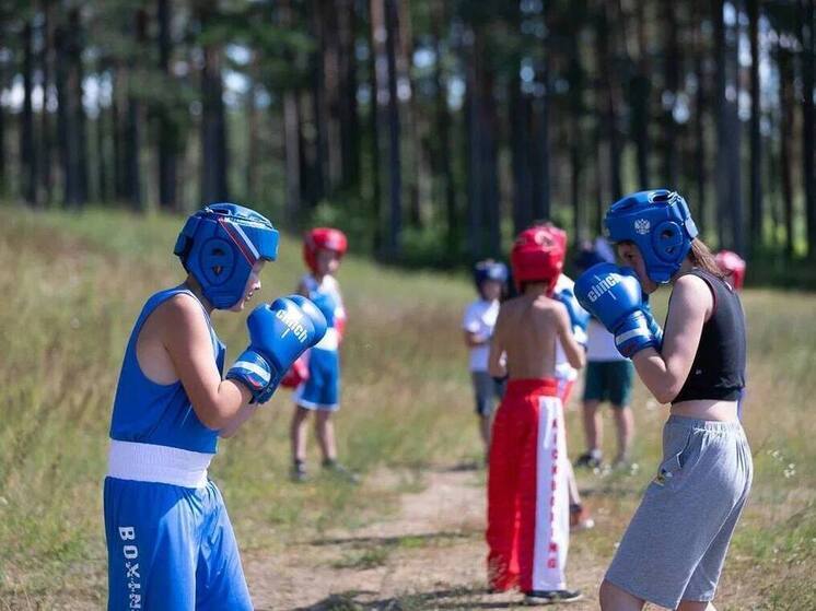 Михаил Ведерников поздравил псковичей с Днем физкультурника