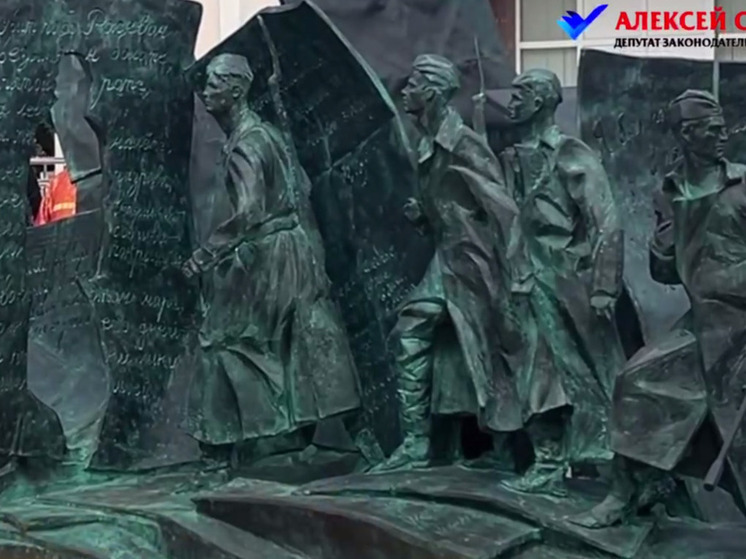 В Козельске открыли памятник "Писательской роте"