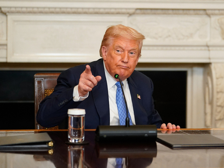 ЕС возмущен решением Трампа возобновить диалог с Россией