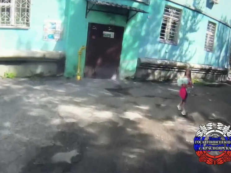 В Красноярске автомобилистка сбила 6-летнюю девочку во дворе на улице Мичурина