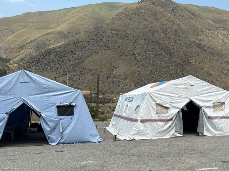 Туристы из Москвы поблагодарили сотрудников МЧС Кабардино-Балкарии