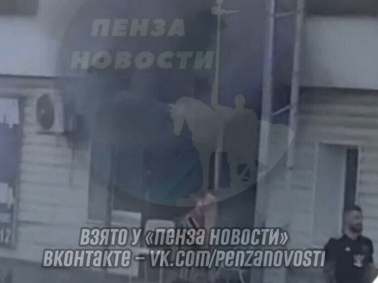 В Нижнем Ломове загорелся торговый павильон