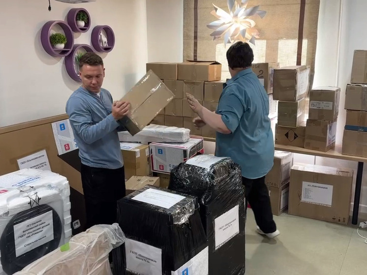 Восемьдесят коробок гумпомощи готовит Ноябрьск для жителей Волновахи