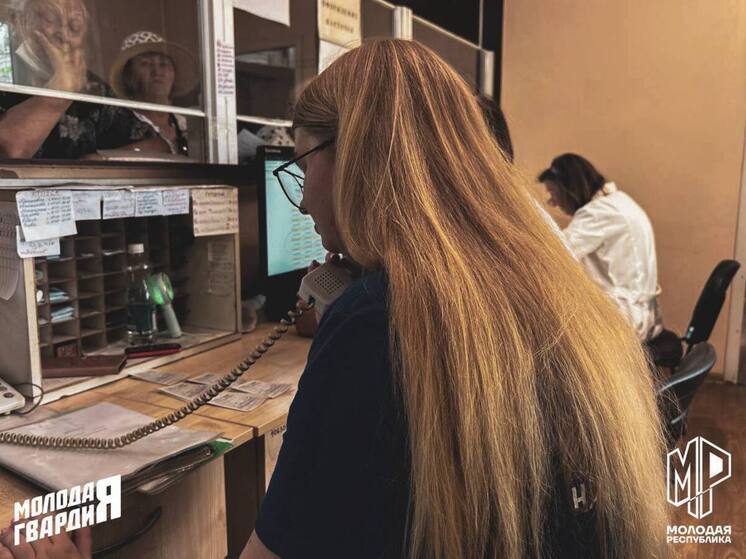 Волонтеры "Молодой Республики" помогают врачам горбольницы в Горловке