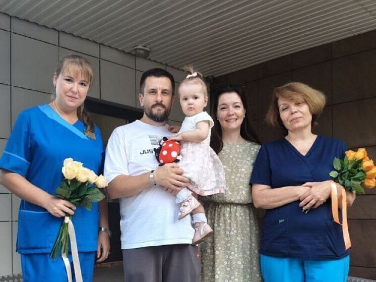 В Кирове отмечают первый день рождения Фаины, девочки, появившейся на свет 9 августа 2024 года с серьезным врожденным пороком сердца
