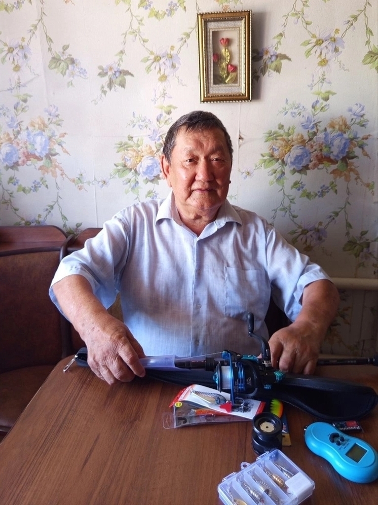 Житель Калмыкии получил подарок от «внука» по переписке