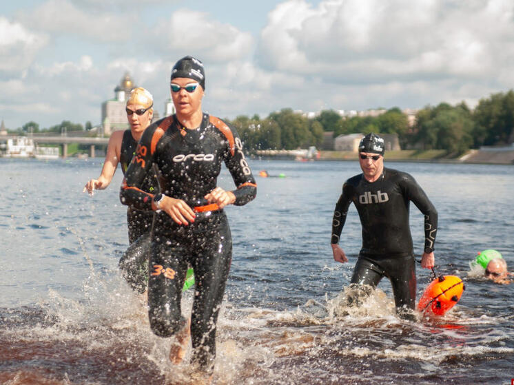 Соревнования по плаванию на открытой воде Swimcup прошли в Пскове