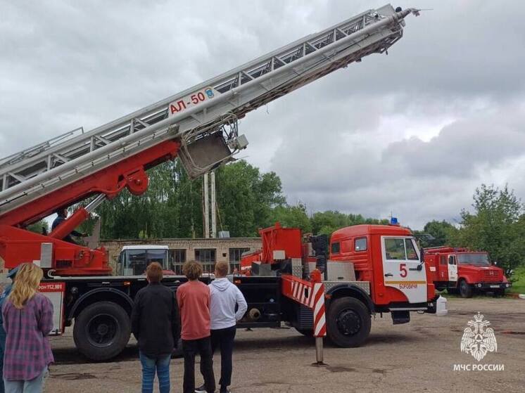Новгородский спасатель повторил эффектный шпагат Жан-Клода Ван Дамма