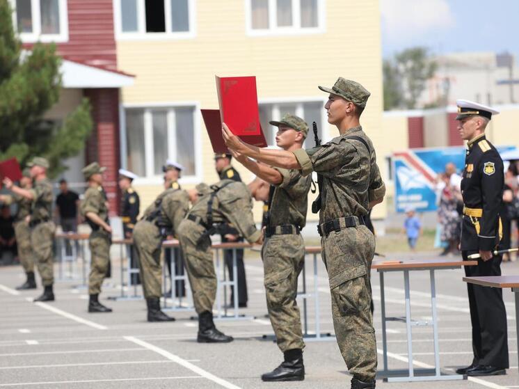 На Каспийской флотилии приняли присягу 150 новобранцев