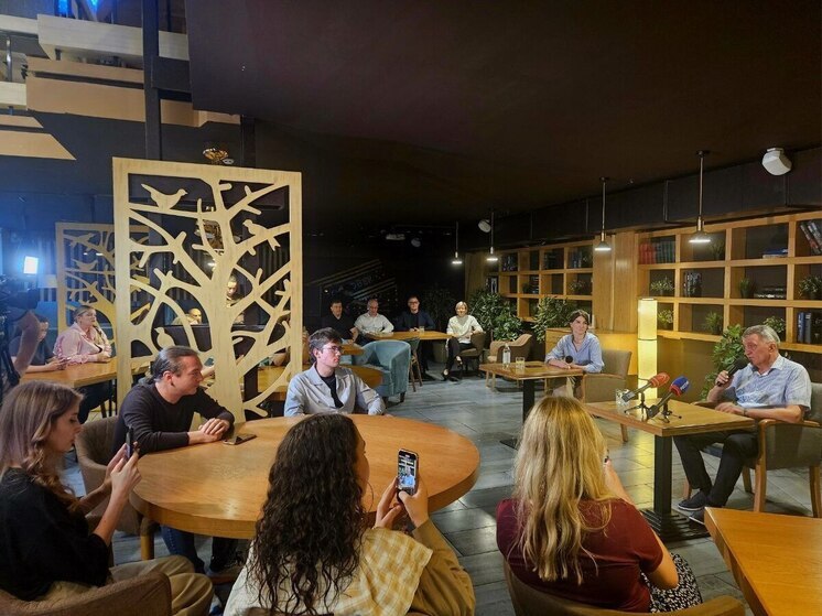 Сергей Меняйло встретился с блогерами, посетившими Осетию в рамках блог-тура «ШУМ»