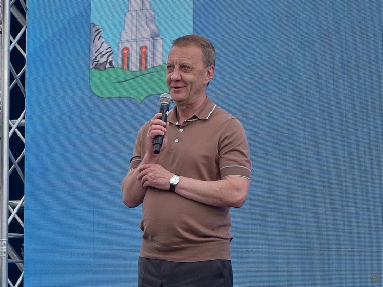Глава Барнаула Вячеслав Франк поздравил строителей с профессиональным праздником