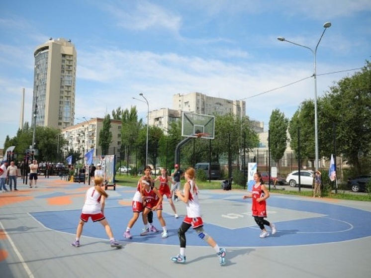 В Волгограде в День физкультурника прошел баскетбольный фестиваль