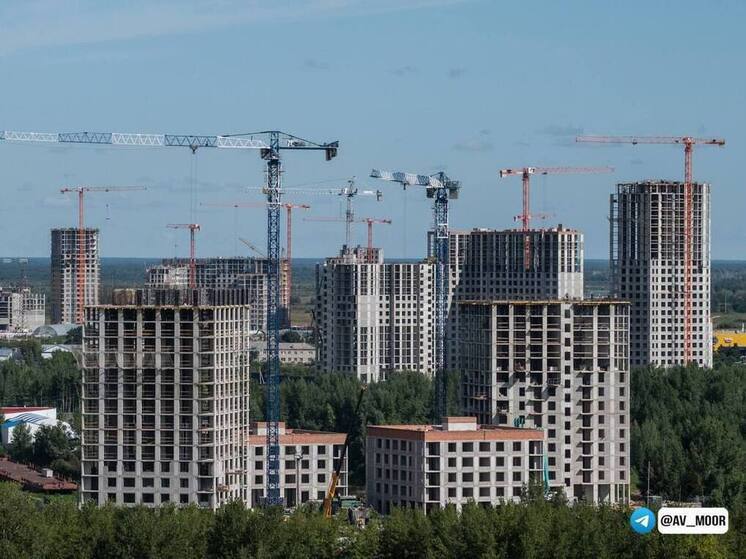 Губернатор Тюменской области поздравил строителей с профессиональным праздником