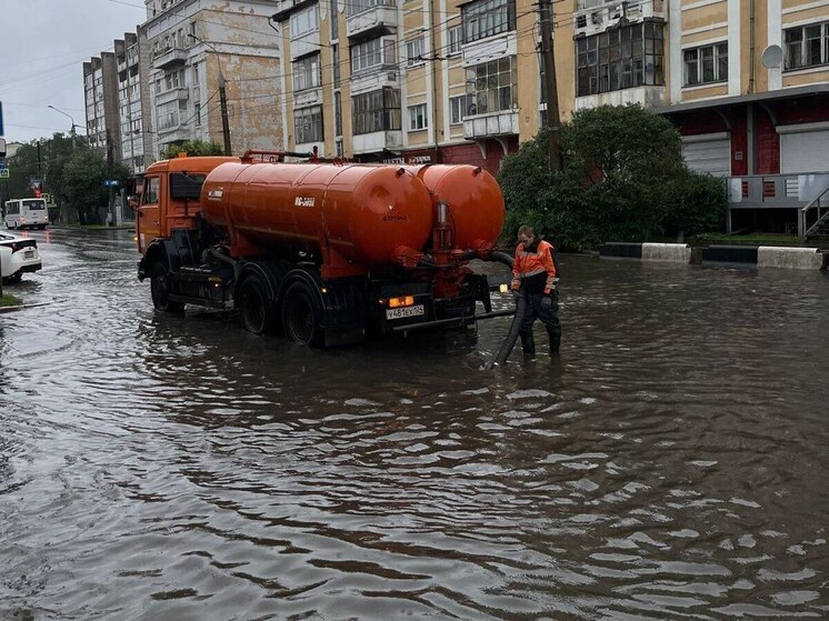 Ливень парализовал дороги Красноярска