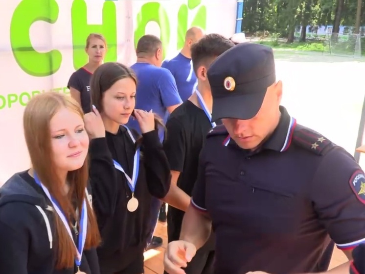 Брянские полицейские провели «Зарядку со стражем порядка»