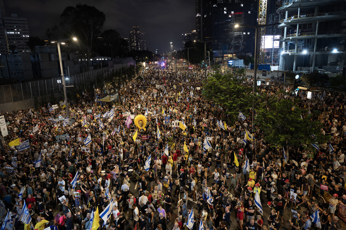 В Тель-Авиве прошла массовая акция против плана Нетаньяху по эскалации войны в Газе