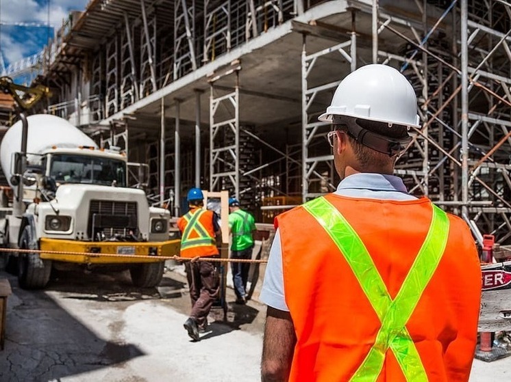 Пасечник назвал бесценным труд строителей