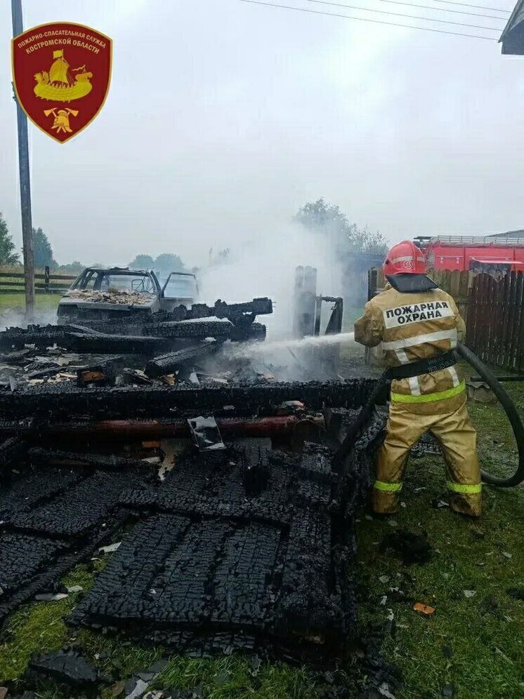 Костромские пожары: в Вохомском районе сгорел гараж с автомобилем «Ока»