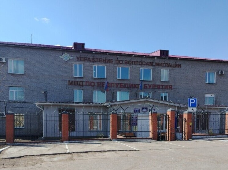 250 мигрантов оформили документы на проживание в Бурятии