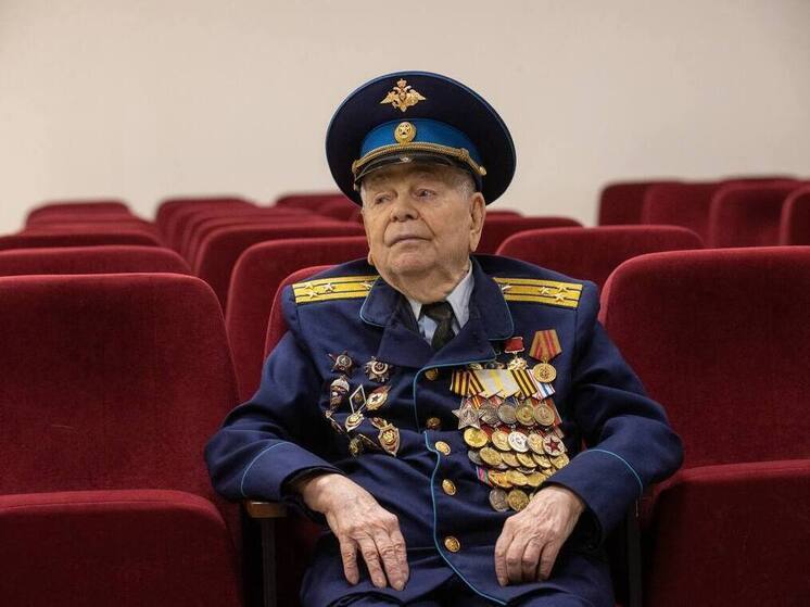 Губернатор Кубани поздравил с 101-летием анапчанина, участвовавшего в ВОВ
