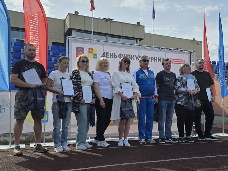 Жители Апатитов с размахом отпраздновали День физкультурника на стадионе