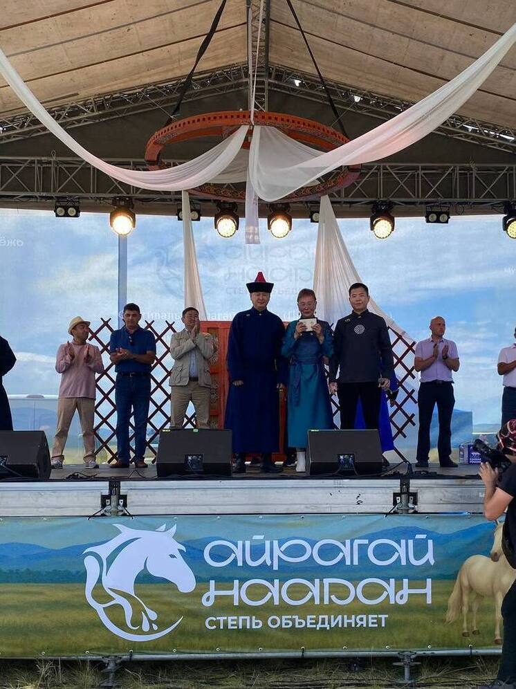 В Бурятии организатору фестиваля «Айрагай наадан» вручили медаль