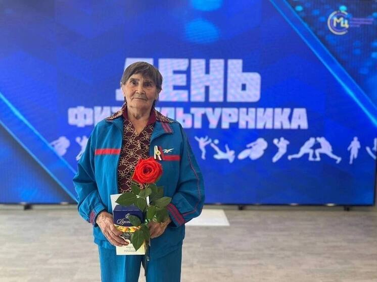 Новгородка в 85 лет получила золотой знак ГТО