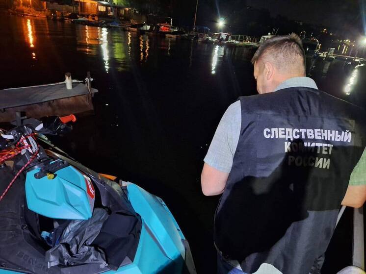 Два гидроцикла столкнулись на воде в протоке Воложка напротив Самары