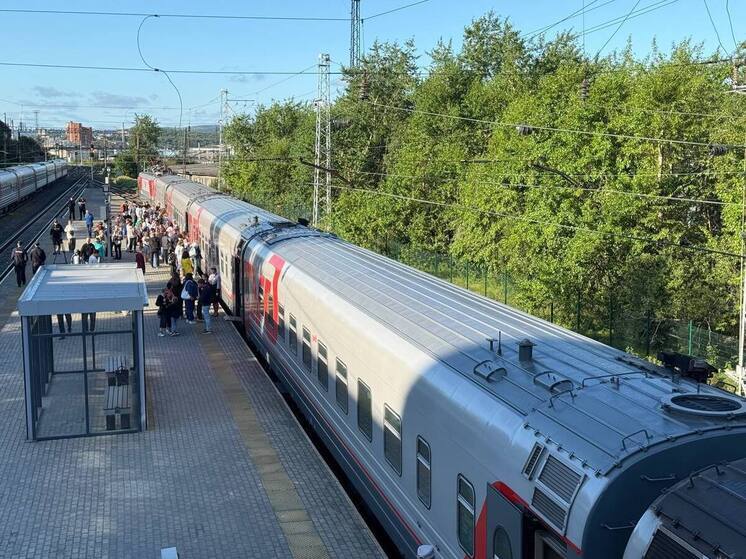 Более 300 юных северян отправились на отдых в Крым по программе «Дети Арктики»
