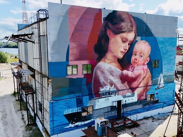 Новые муралы с детьми и медведями появились в Уренгое