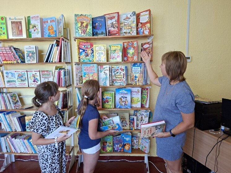 В Скадовском округе провели выставку «Любимые книги, любимые писатели»