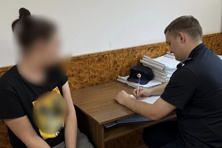 В Оренбурге женщина бросила маленькую дочь на улице