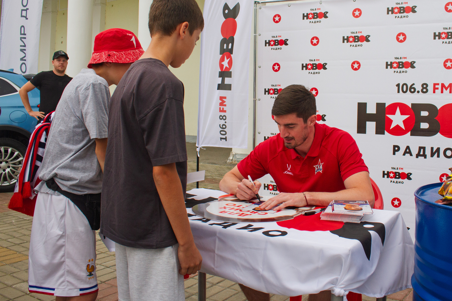 Почти пять с половиной тысяч зрителей пришли поддержать «СКА-Хабаровск» в игре с «Чайкой»