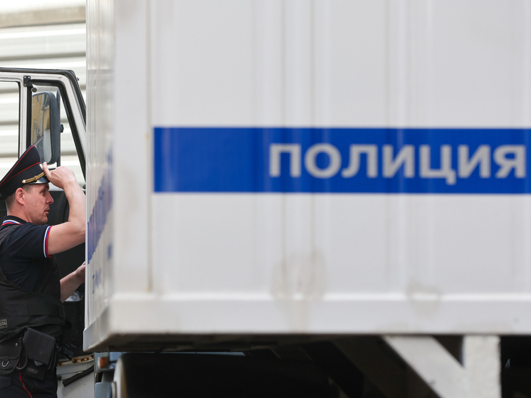 Во время ссоры сосед по коммуналке засунул в бюстгальтер женщине боевую гранату